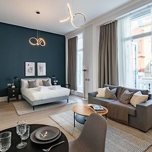 Studio met een King Size Bed